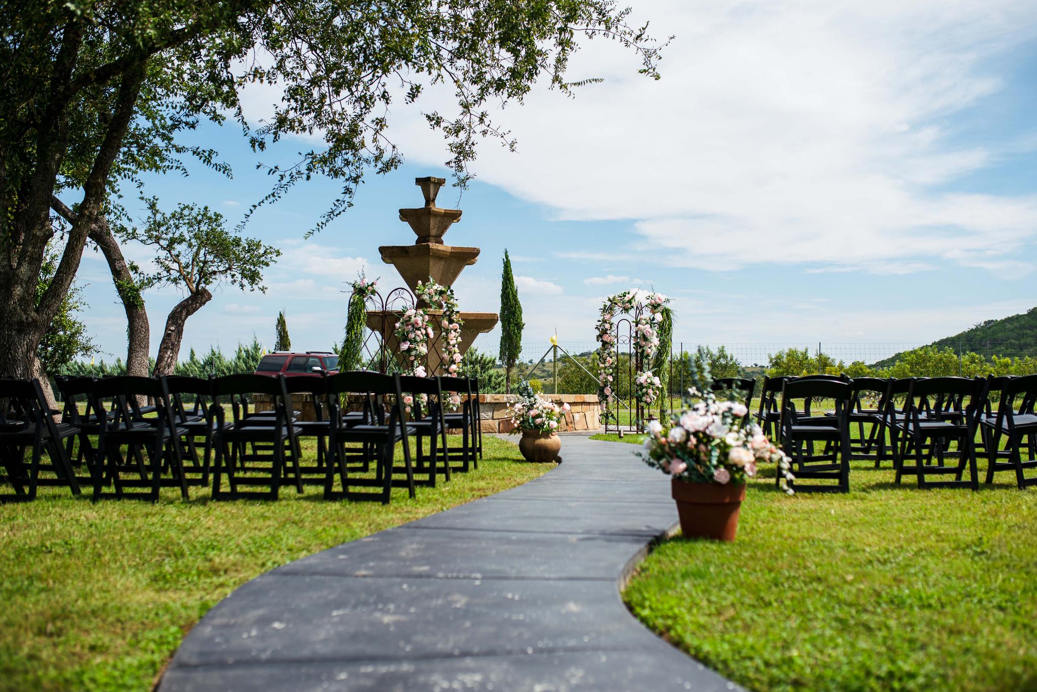Vinyard Wedding in the Texan Sun