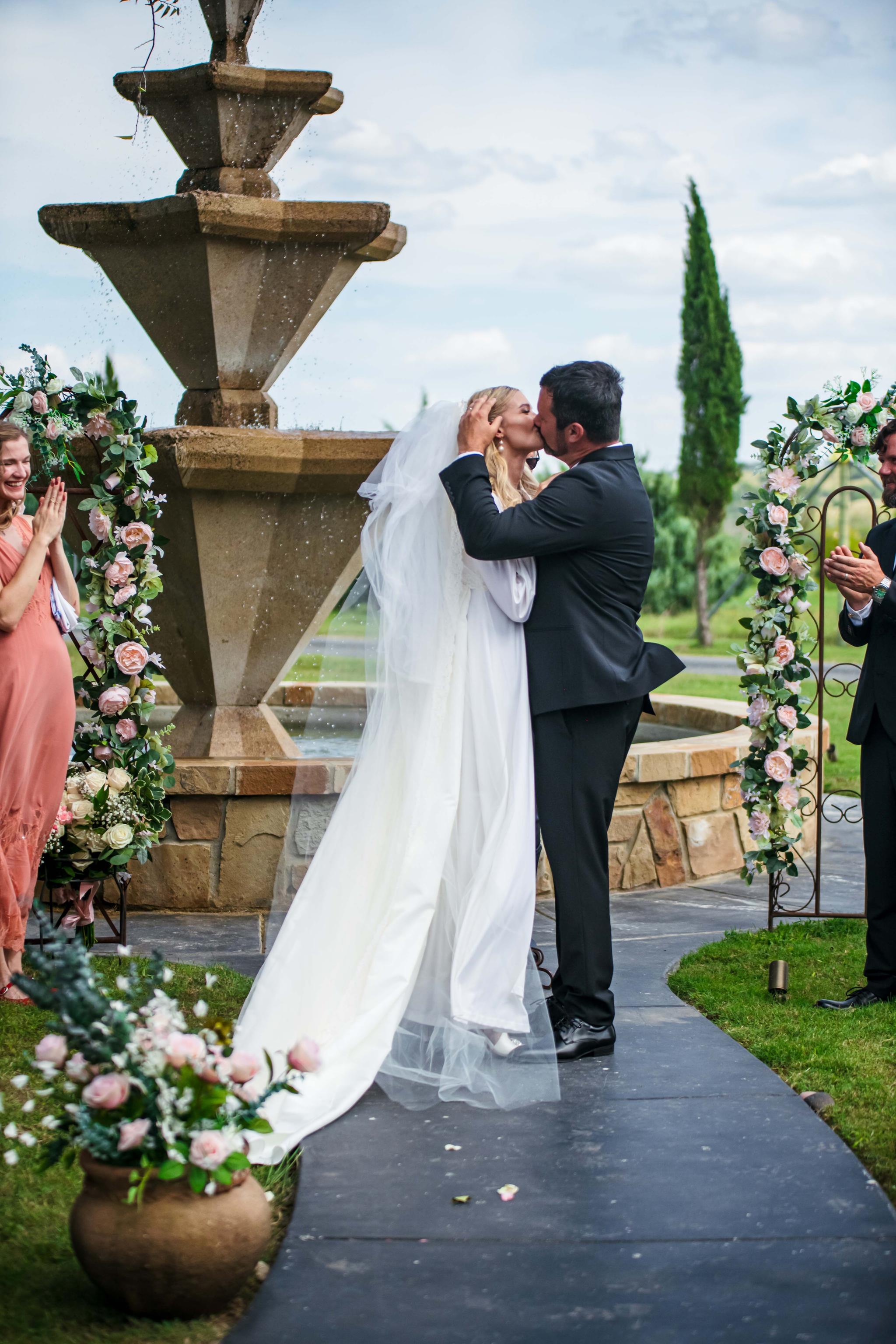 Vinyard Wedding in the Texan Sun